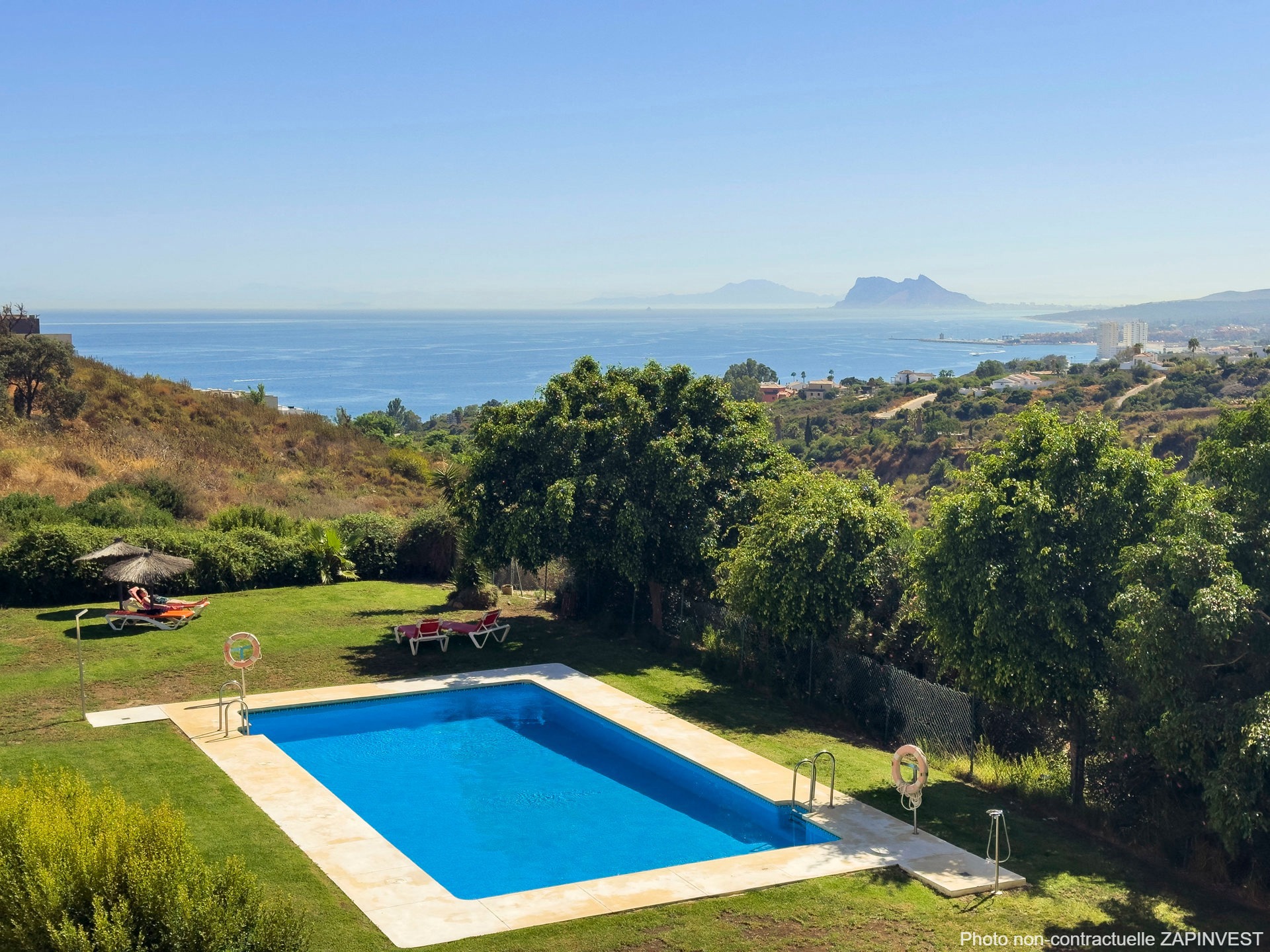 Rez-de-chaussée à Bahia de las Rocas, Manilva - Costa del Sol, Espagne