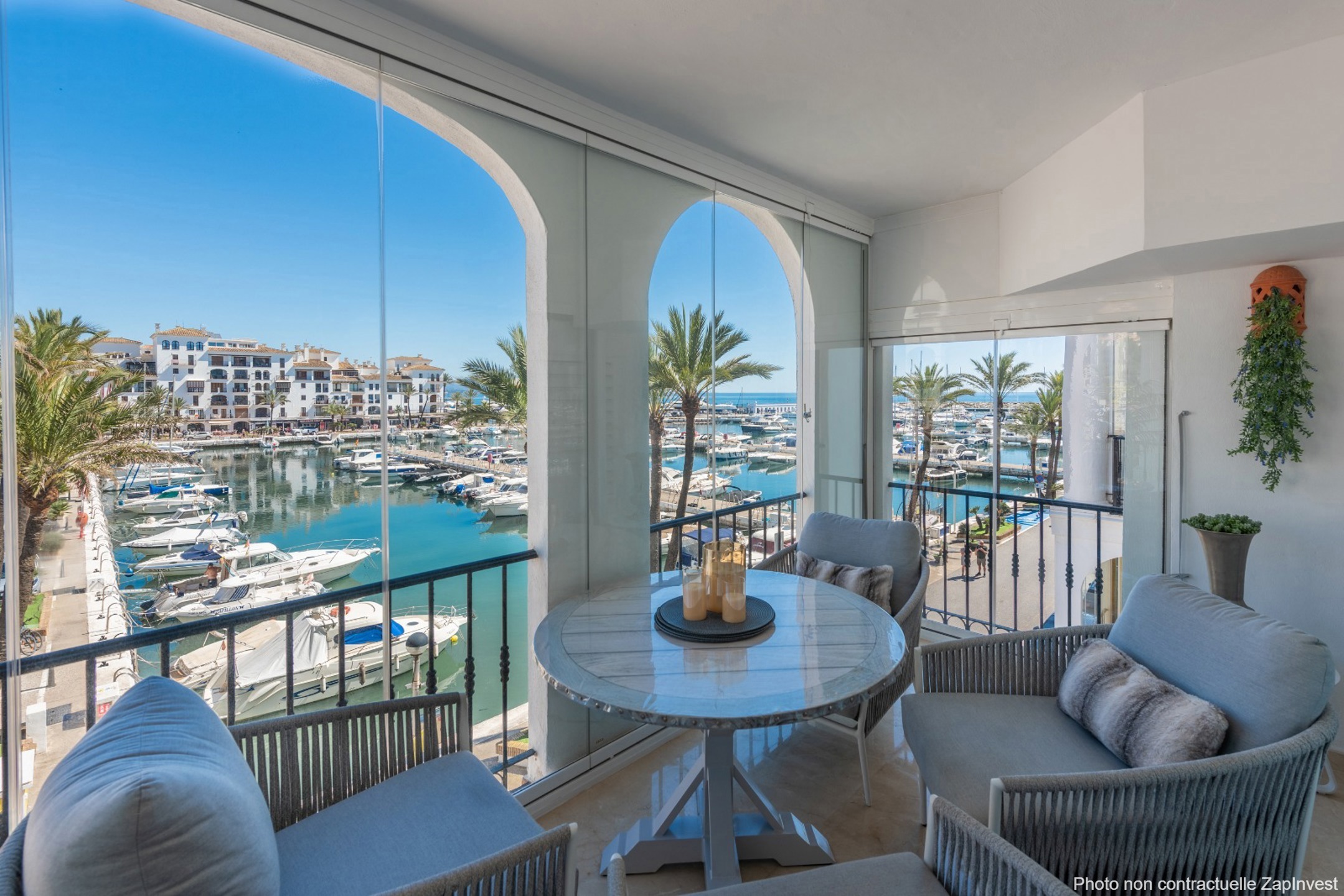 Magnifique appartement au Port de la Duquesa avec des vues splendides sur le port et la mer, Espagne