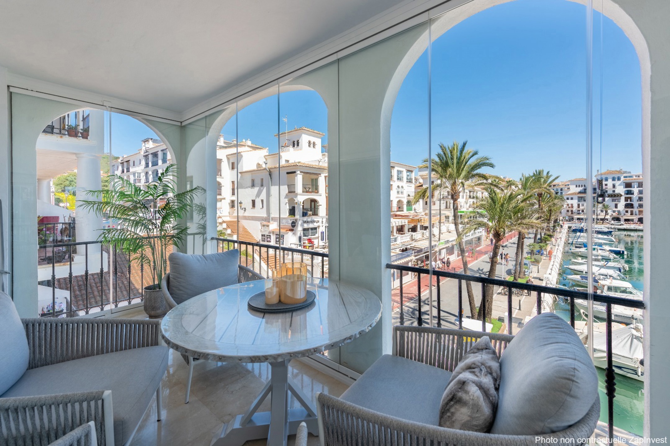 Magnifique appartement au Port de la Duquesa avec des vues splendides sur le port et la mer, Espagne