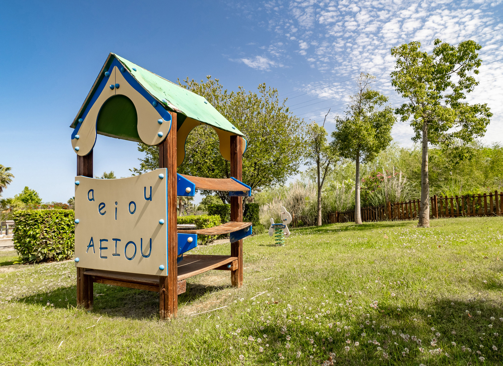 Rez-de-chaussée contemporain avec jardin et vues nature, à deux pas du Crystal Lagoon à Casares Costa, Espagne