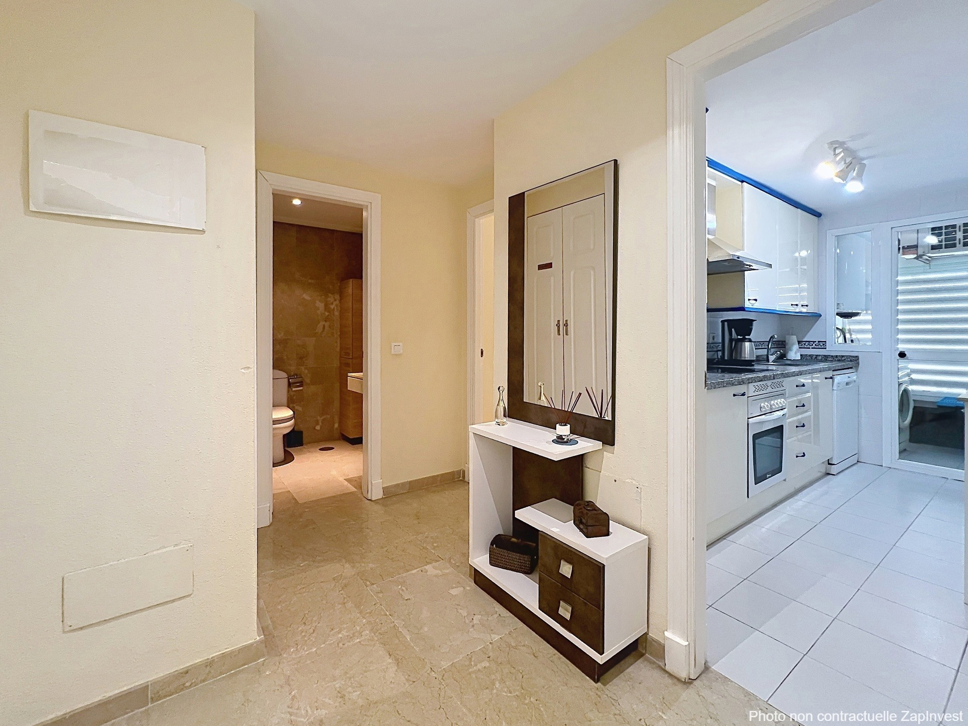 Magnifique appartement au Port de la Duquesa avec des vues splendides sur le port et la mer, Espagne